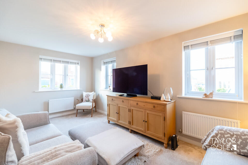 Meadow Way, Tamworth - View 4