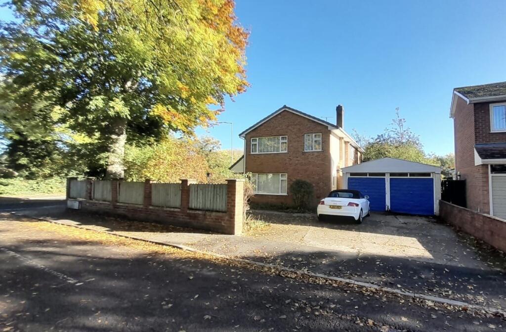 5-bed detached on Bishopton Road West, Stockton-on-Tees, Durham, TS19, £299,000