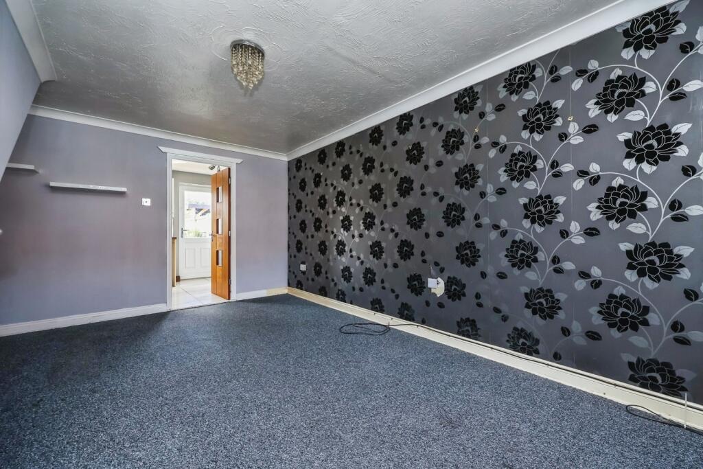 Viyella Gardens, Hucknall, Nottingham, Nottinghamshire, NG15 - View 3