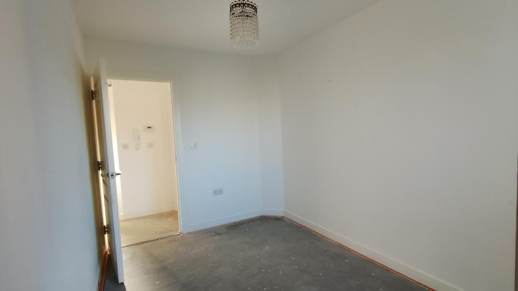 Apartment in Basingstoke and Deane, Hampshire - More