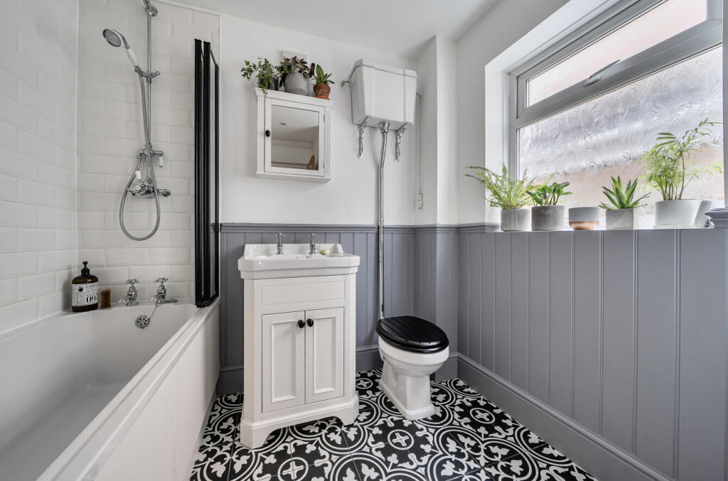 House in Slough, Windsor and Maidenhead - More