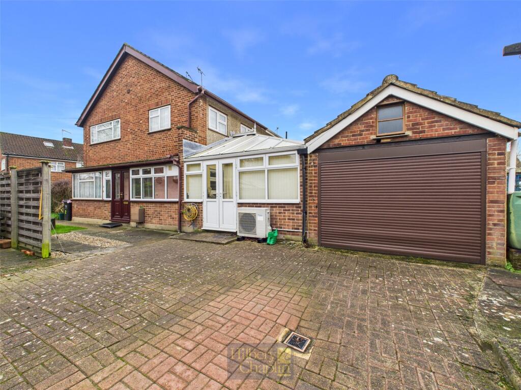 Main image of property: Compton Walk, Basildon, Essex, SS15