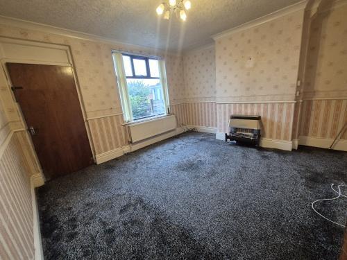 House in Oldham, Greater Manchester - View 4
