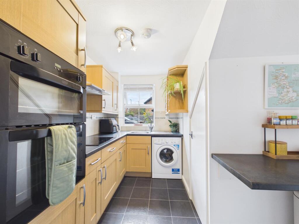 House in Stoke Mandeville, Buckinghamshire - View 5