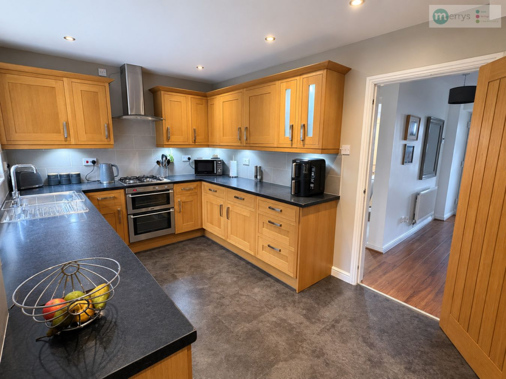 House in Northampton, Wootton - View 4