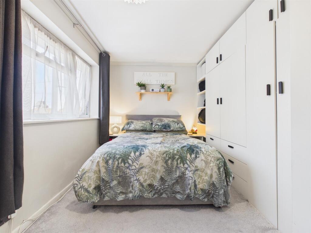 Apartment in Aylesbury, Haydon Hill - More