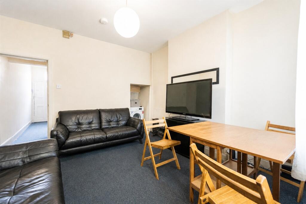 5 bedroom house for rent