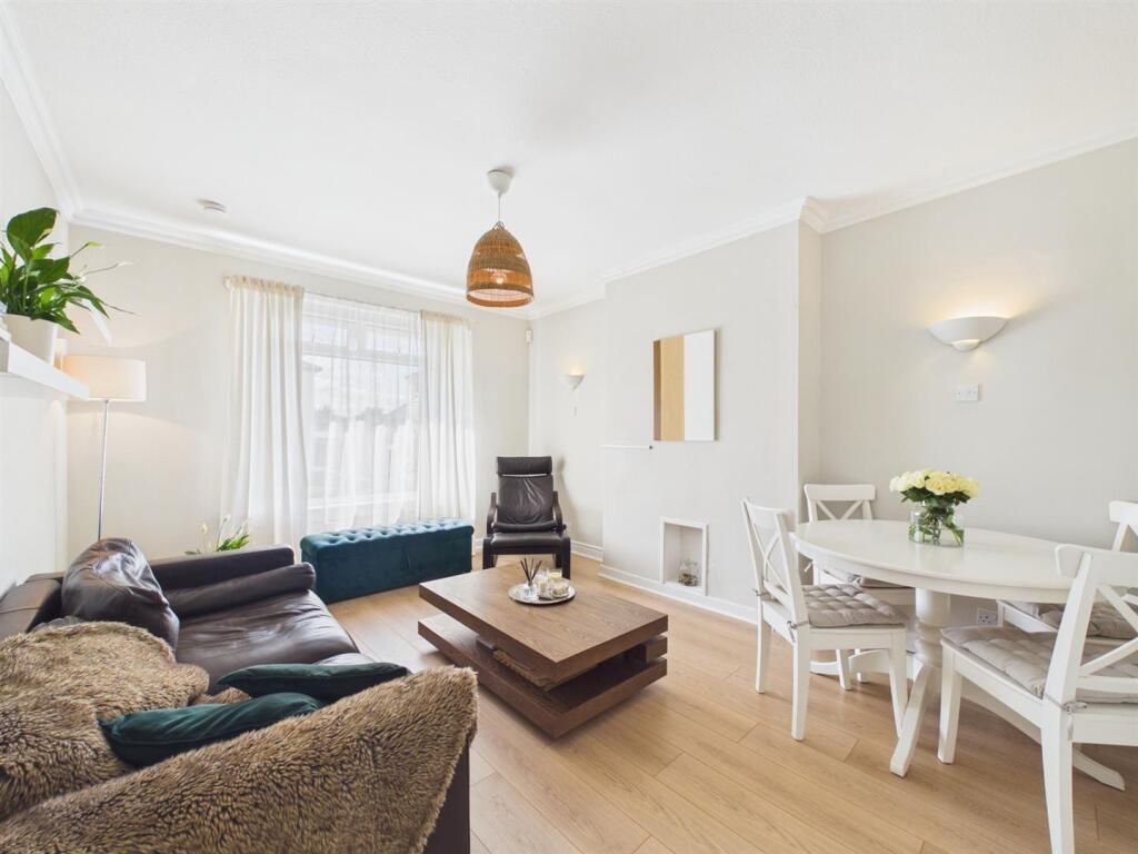 Apartment in Glasgow, Low Knightswood, Knightswood - View 2