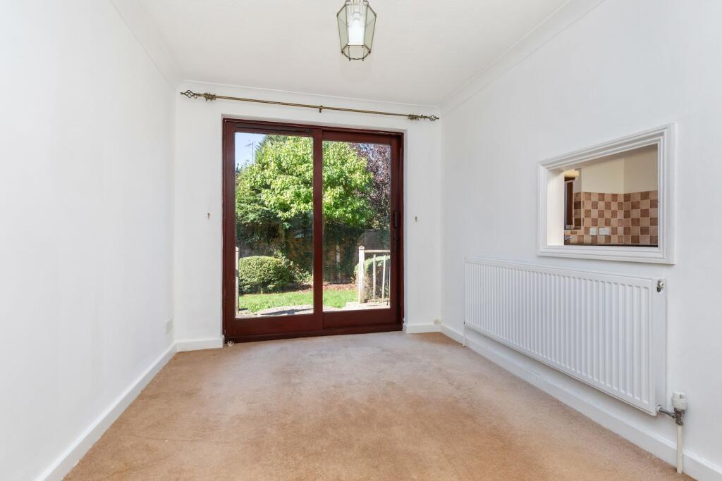Pondtail Close, Horsham, RH12 photo 4