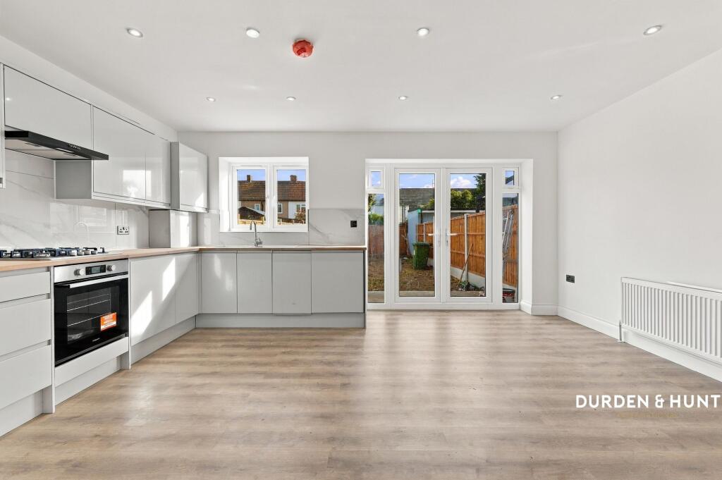 House in Romford - View 4