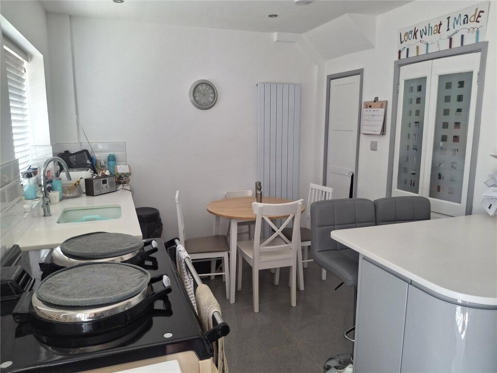 Pulborough Avenue, Eastbourne, East Sussex photo 4