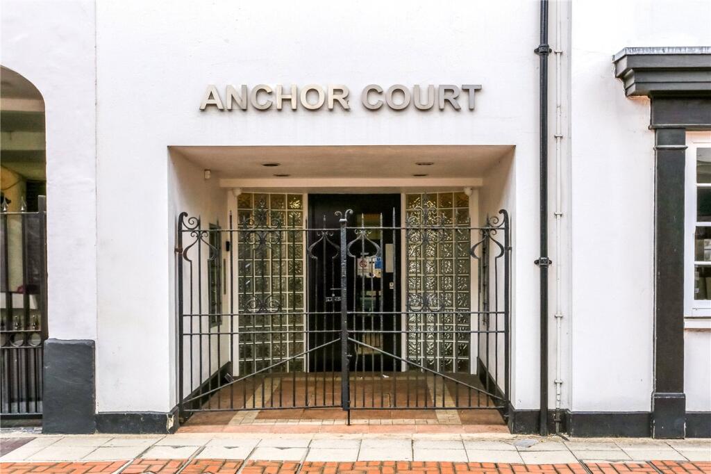 Apartment in Basingstoke and Deane, Top of Town, Riverdene - More
