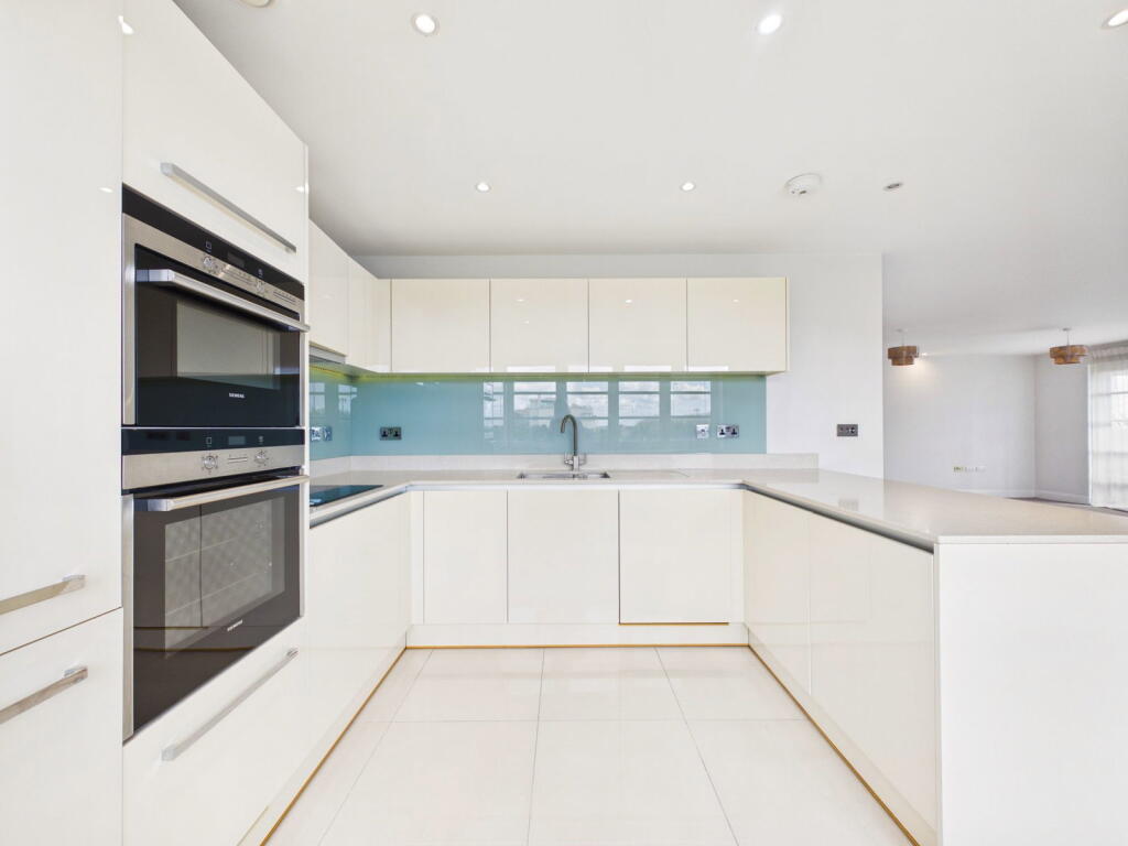 Apartment in Brighton - View 4