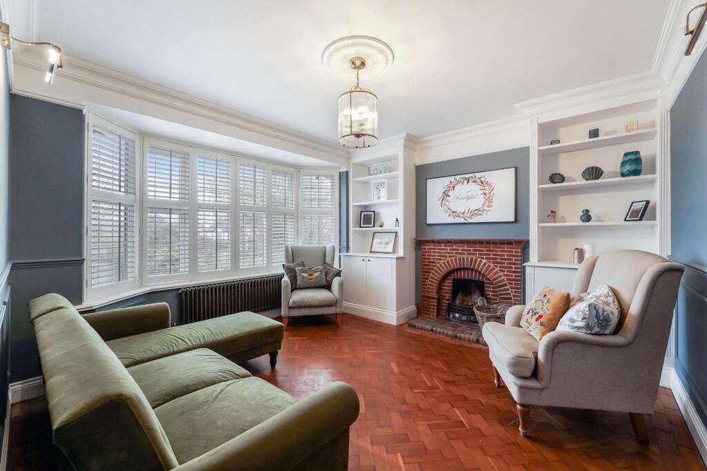 House in Epsom and Ewell, Woodcote, Epsom - View 2