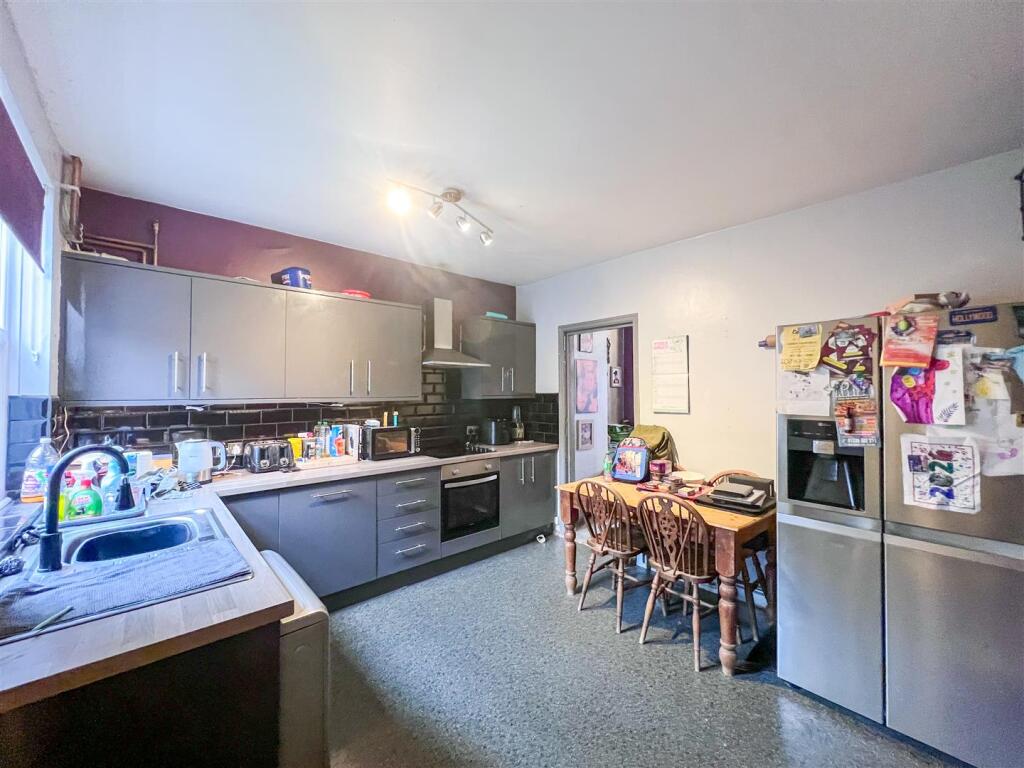 House in Staffordshire Moorlands, Leek - View 5