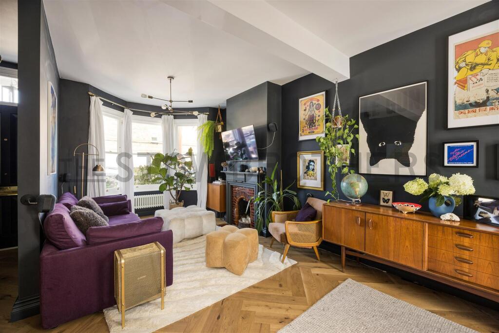 House in London, Tottenham Hale, West Green - More