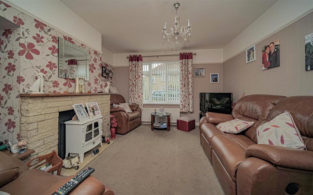 House in Melksham - More
