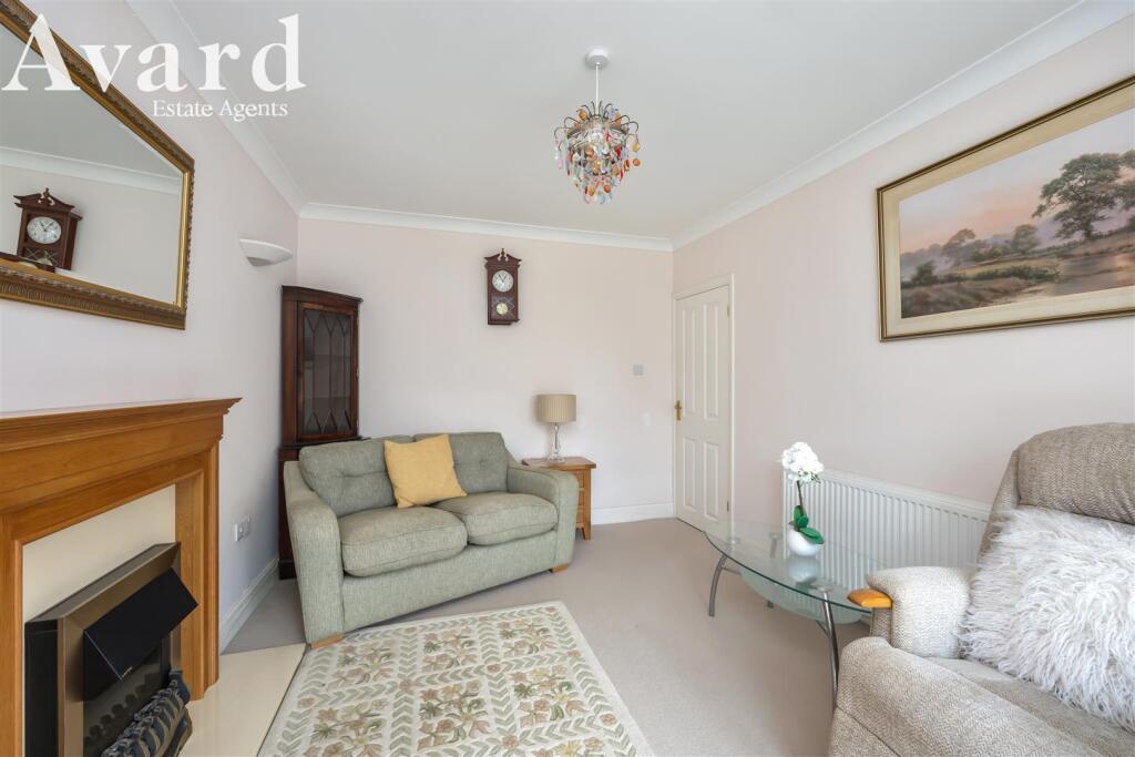 House in Brighton, Patcham, Hollingbury - More