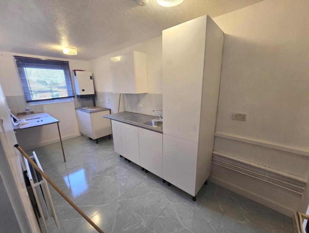 St Helens Close, Hillingdon, Greater London, UB8 - View 4