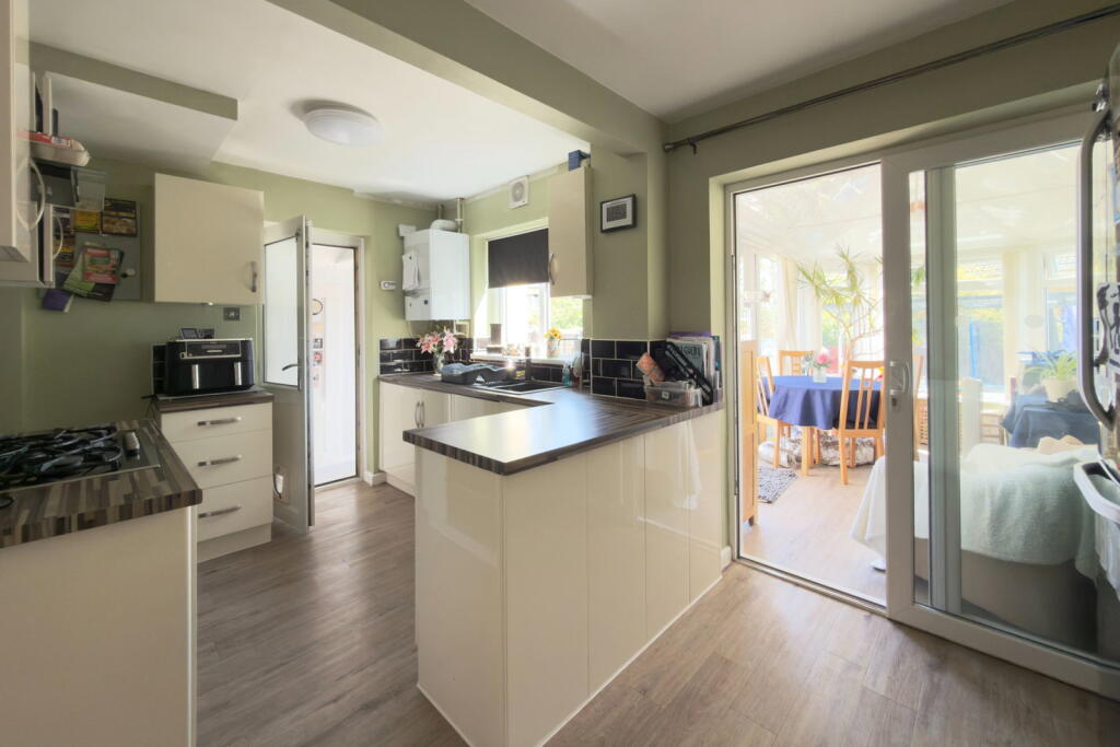 Southview Road, Trowbridge, Wiltshire, BA14 0PY photo 4