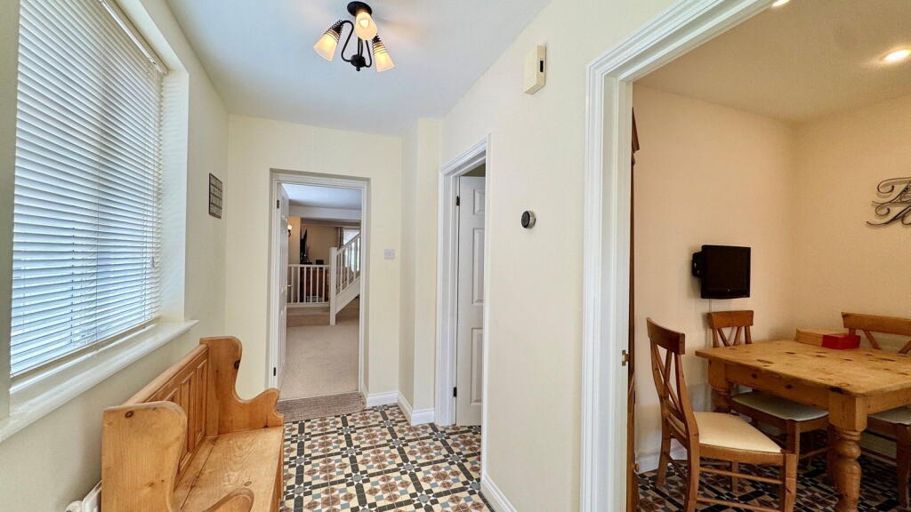 Prancing Horse Close, Thatcham, RG18 4JU - View 6