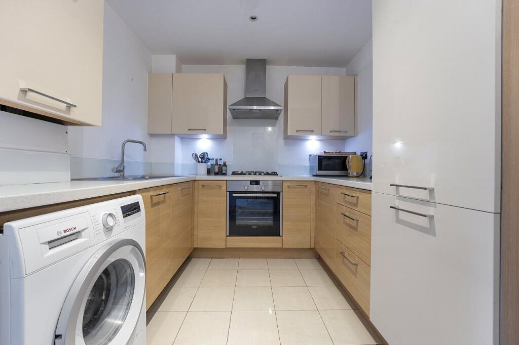 Apartment in Sutton - More