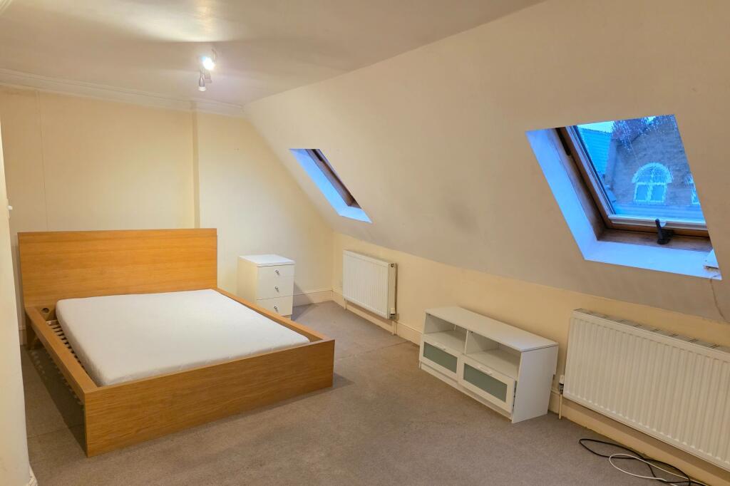 56c Knights Hill, West Norwood, London SE27 0JD photo 4