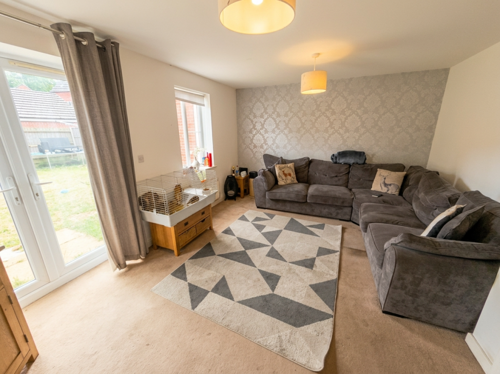 House in Northamptonshire, North Northamptonshire - View 2