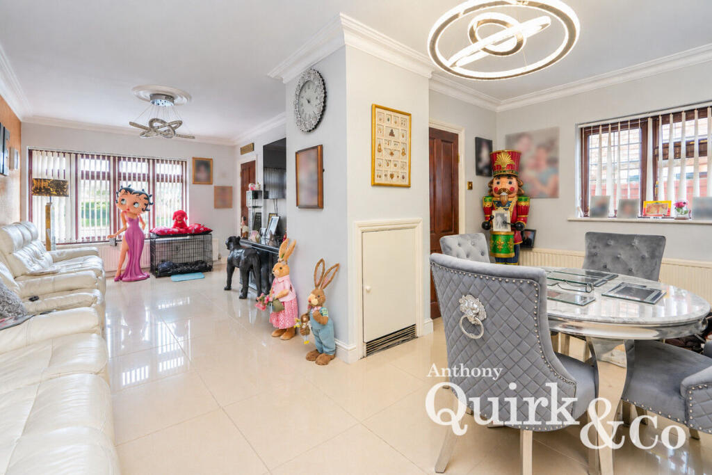 House in Southend-on-Sea - View 5