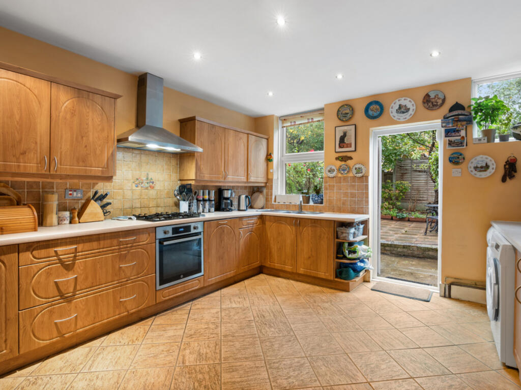 Pendlestone Road, London, E17 photo 4