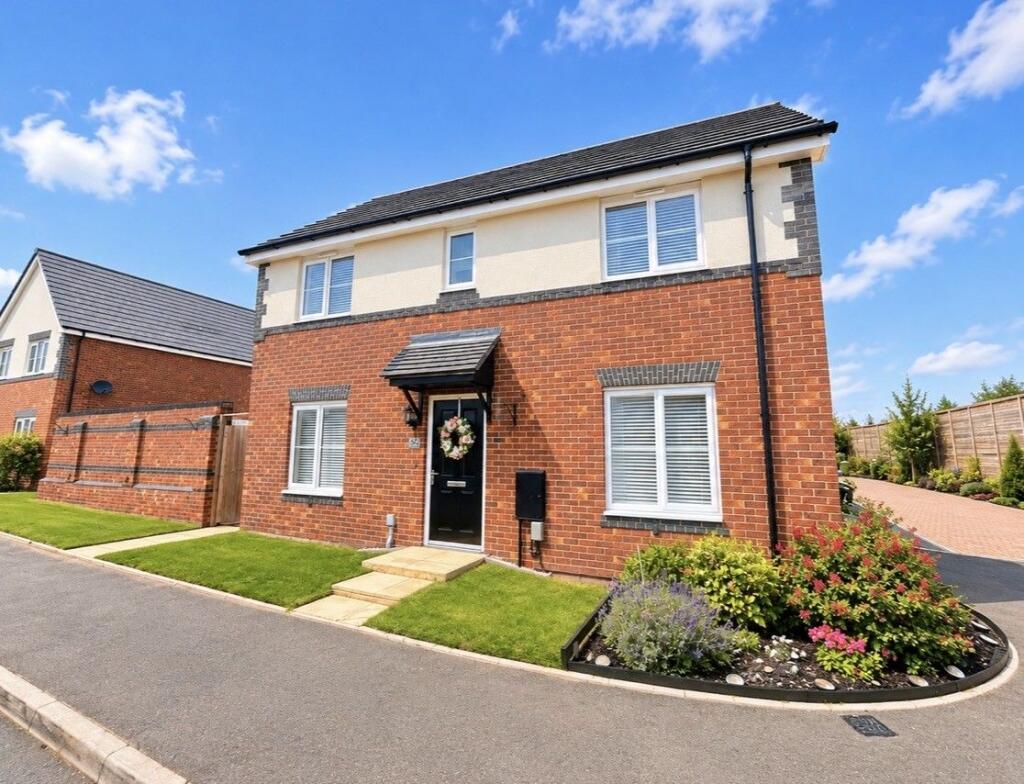 3-bed detached on Cortland Way, Stourport-on-Severn, DY13 8NZ, £290,000