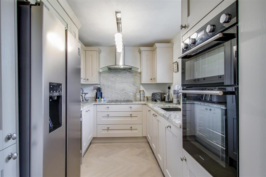 House in Wakefield, Outwood - View 5