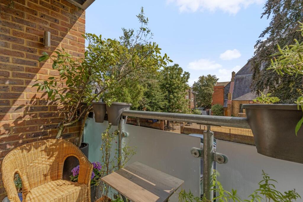 Apartment in London - View 5