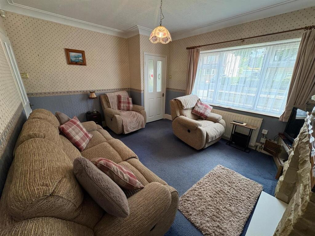 House in Bradford, Low Moor - More