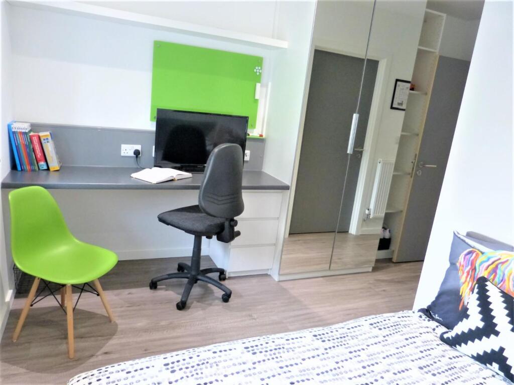 Apartment in Plymouth - More