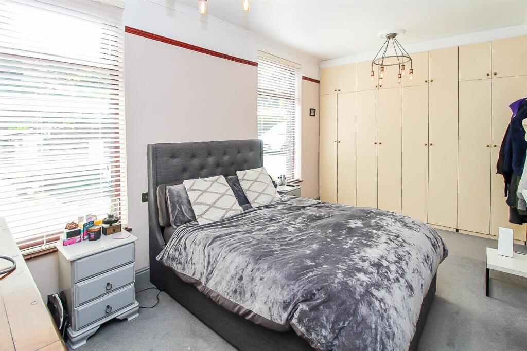 House in Kirklees, Combs, Thornhill Lees - More