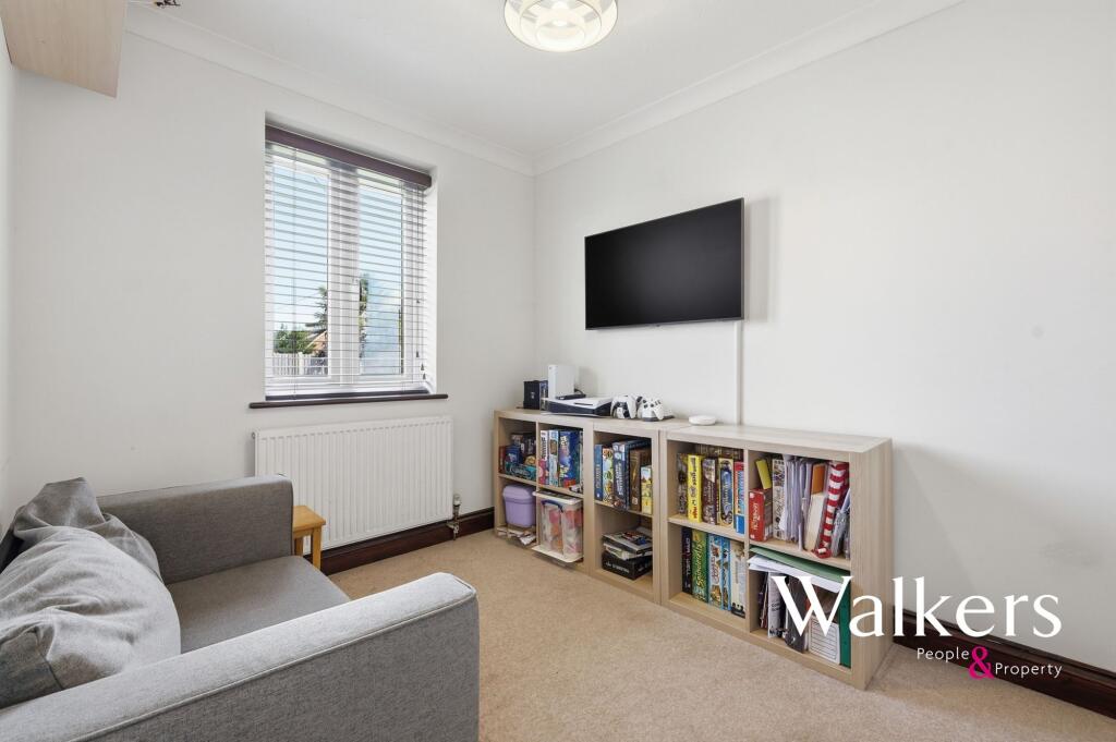House in Brentwood, Doddinghurst - More