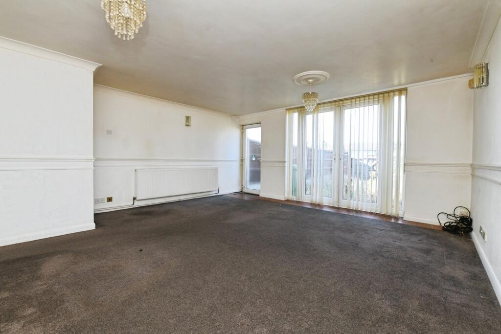 House in Basildon, Essex - View 3