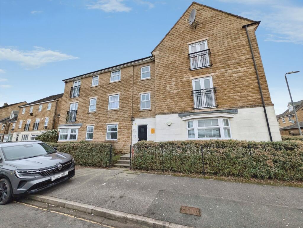 2-bed flat on Queensway, Halifax, West Yorkshire, HX1, £55,000