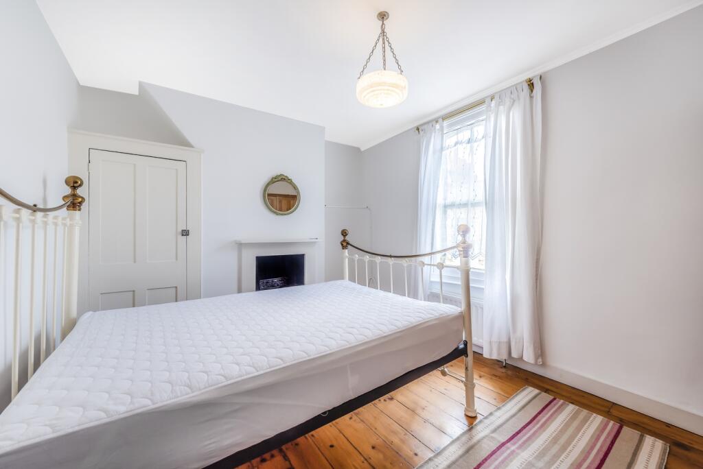 House in London - View 5