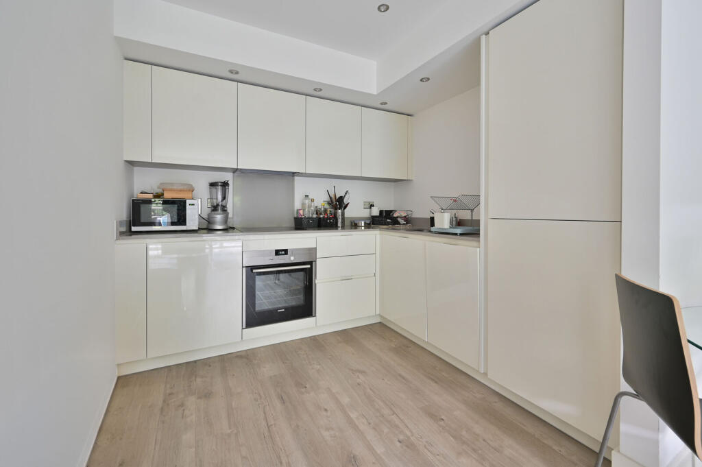 Apartment in London - View 5