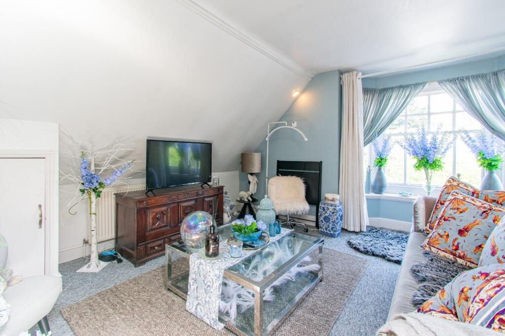 Bucklebury Place, Upper Woolhampton, Reading, Berkshire, RG7 photo 3