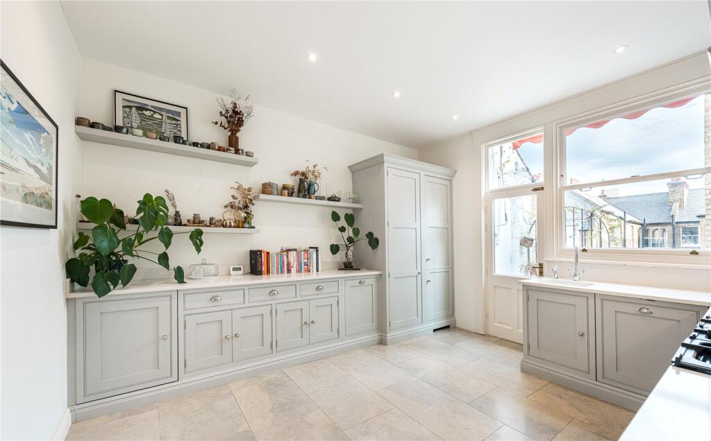 Apartment in London - View 5