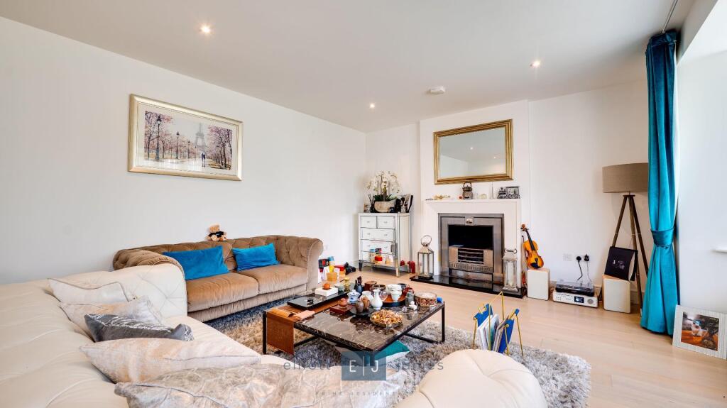 House in Epping Forest, Chigwell - View 4