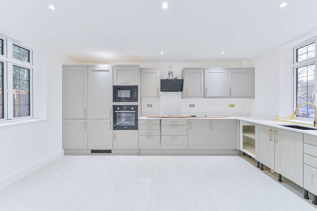 Main image of property: Kingswood Way, Sanderstead, South Croydon, CR2