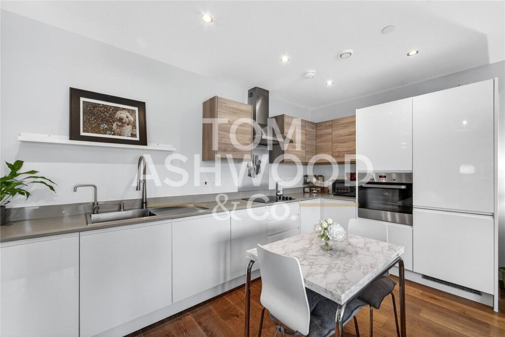 Apartment in Ilford - View 4