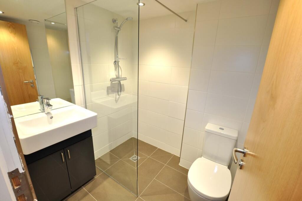 Apartment in Newcastle upon Tyne - View 5