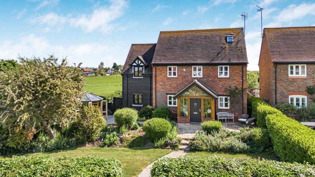 Main image of property: Crendon Road, Shabbington, Aylesbury, Buckinghamshire, HP18