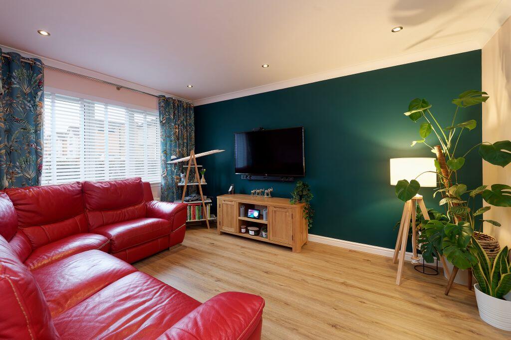 15 Mosshall Drive, Bishopton, PA7 5QL photo 3