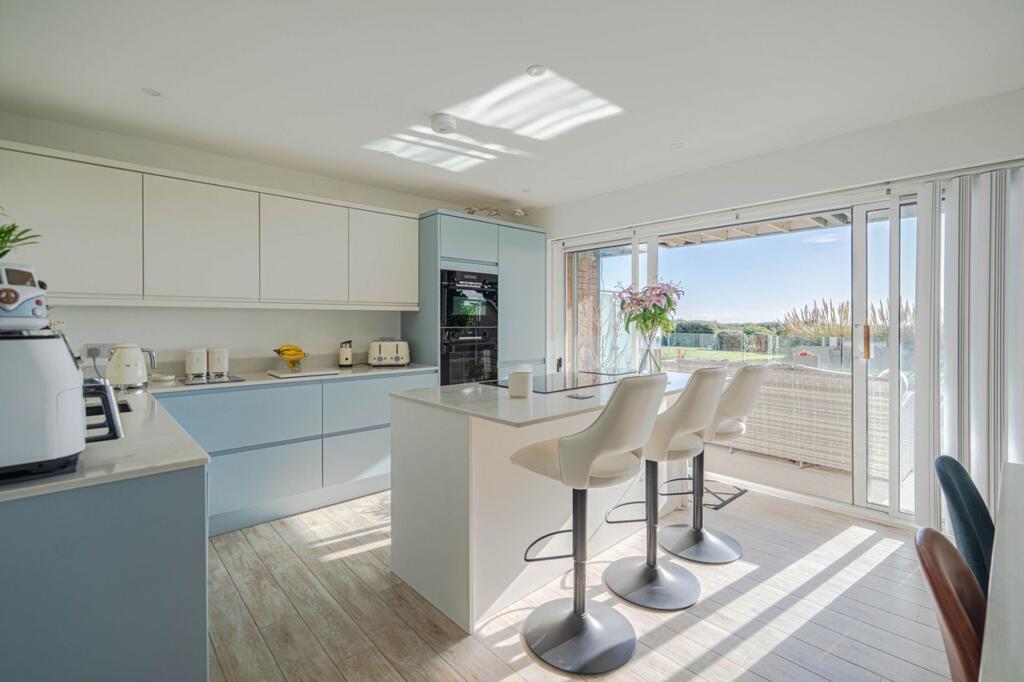House in Christchurch, Pokesdown, Bournemouth - View 2